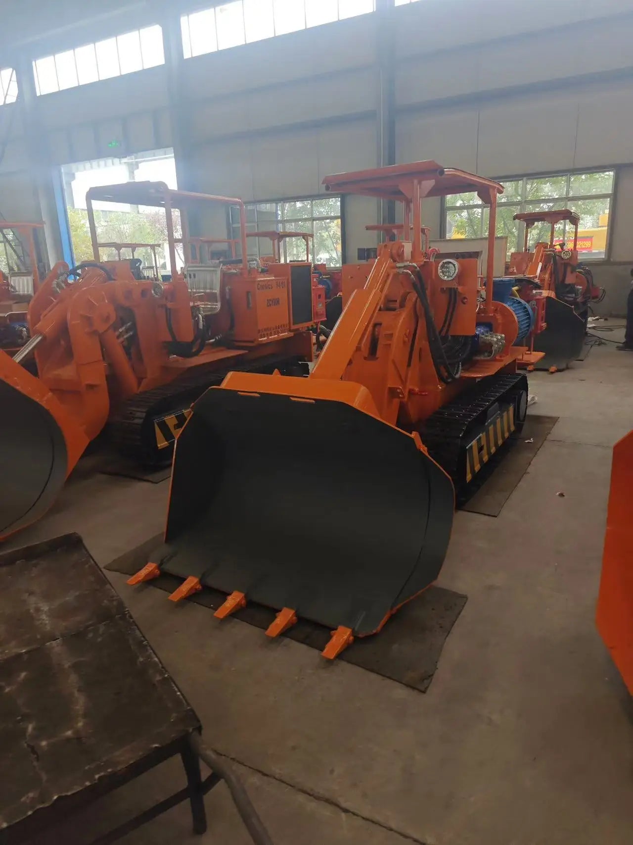 Robust Full Hydraulic Compact Crawler Loader with Motor and Engine Side-Dump Equipment for Rock/Coal Loading