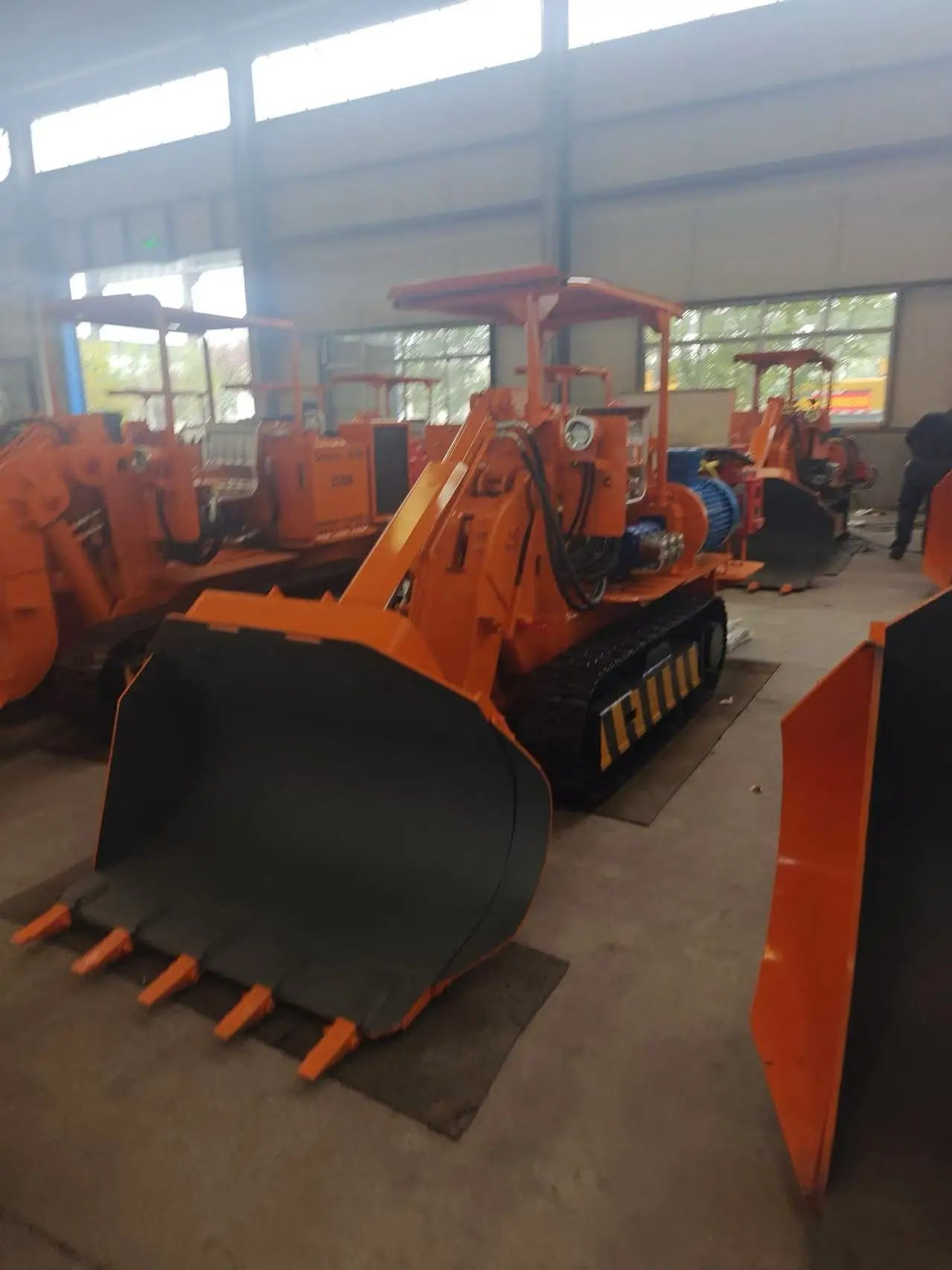 Robust Full Hydraulic Compact Crawler Loader with Motor and Engine Side-Dump Equipment for Rock/Coal Loading